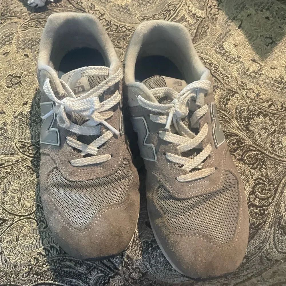 New Balance lGray Sneakers size 7 574 classics great condition